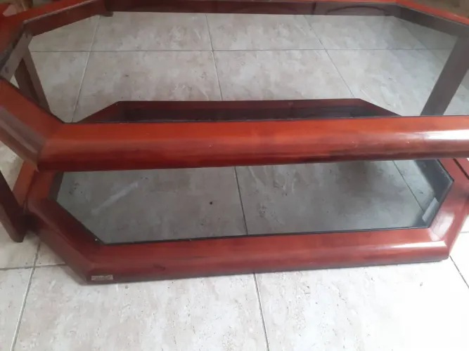 Mesa de centro em madeira maciça
