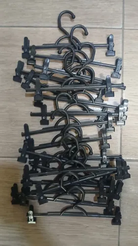 Cabides de roupas para loja 