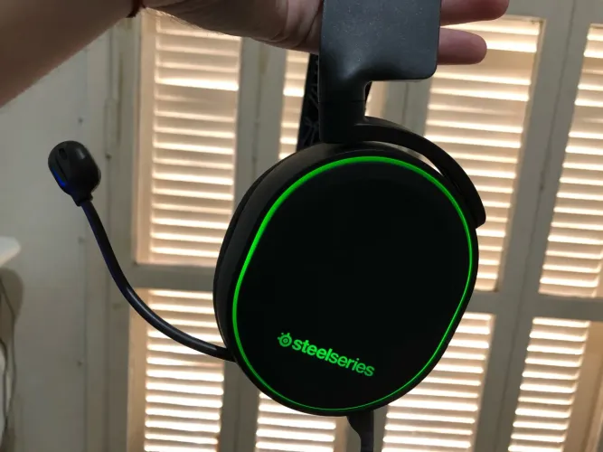 Headset steelseries arctis 5 em perfeito estado