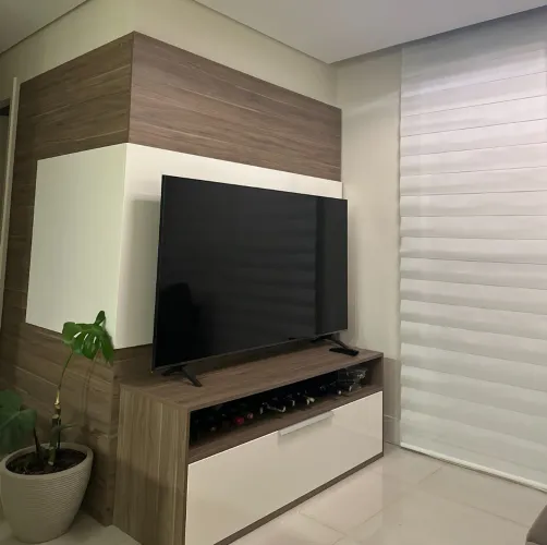2 Painéis + Rack MDF e Lacca de TV frente L 1,68 x 2,12 lateral L1,30 x 2,12