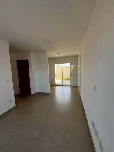 Vende-se casas 2/4 sendo uma suite no Cond Vale do Ouro em Cuiabá MT.
