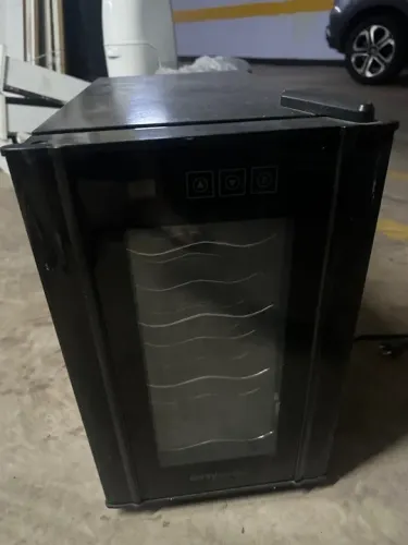Adega climatizada easy cooler - sem uso. 