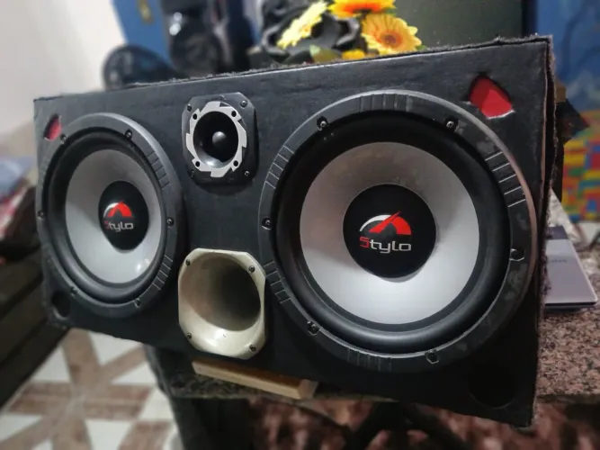 Caixa de som selada (sub.)