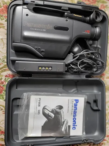 Filmadora Panasonic OmniMovie VHS PV-808