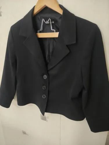 Blazer preto elegante simulassao