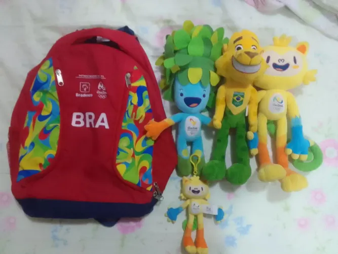 Pelúcias Grande + Mochila das Olimpíadas.