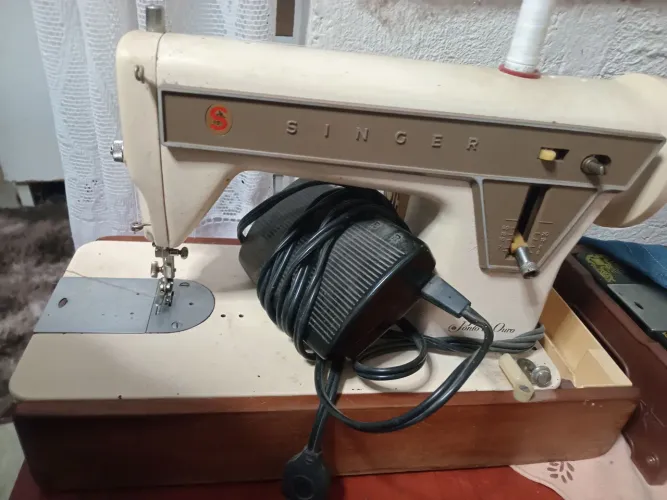 Maquina de costura 