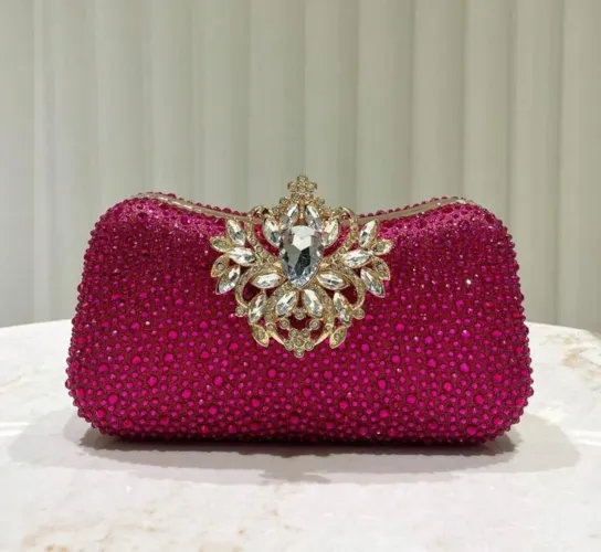 Clutch Festa Pink com Detalhes em Strass