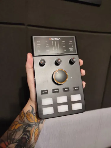 Interface de áudio Comica ADCaster C1-K1 com microfone XLR