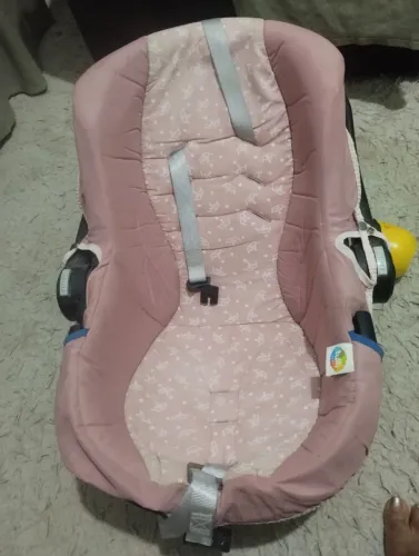 Vende-se bebê conforto, e 2 ninhos