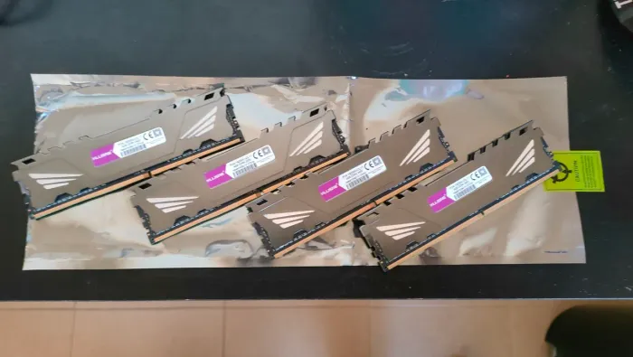 MEMORIA RAM 4 x 4GB KLLISRE PC4-19200U-CL 17 DDR4 2R00 - VENDO SEPARADAMENTE