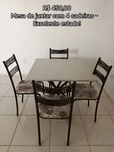 Mesa de jantar com 4 cadeiras