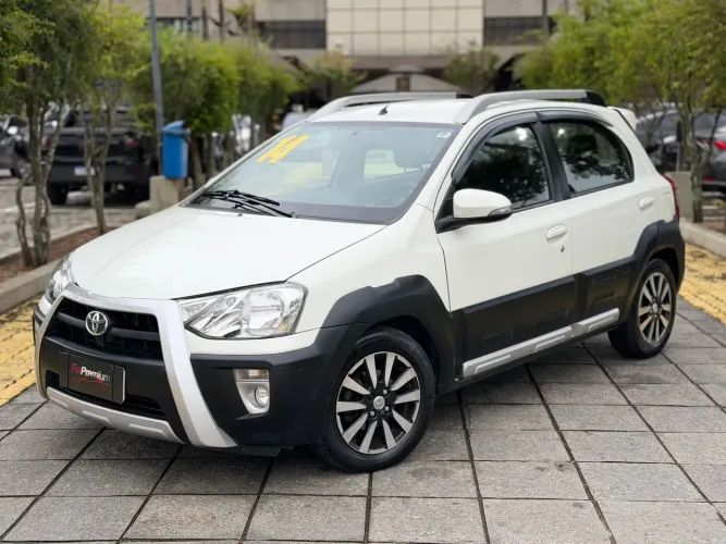 Toyota Etios Cross 1.5 Flex 16V 5P Mec. 2014