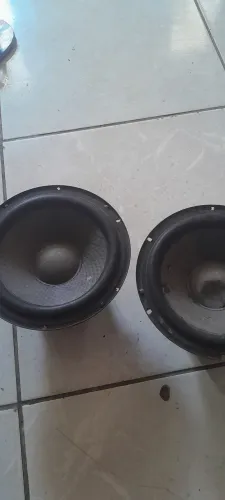 Duas bocas de alto falante
