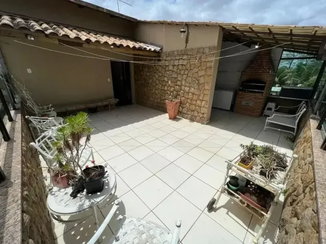Cobertura com 3 quartos sendo 1 suíte 2 banheiros 2 vagas