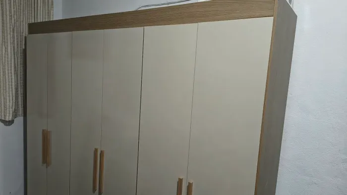 Vendo guarda-roupa pouco usado(8 meses) bartira 6 portas