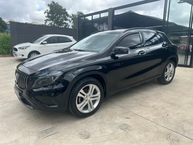Mercedes-Benz GLA 200 Adv. 1.6/1.6 TB 16V Flex Aut. 2016