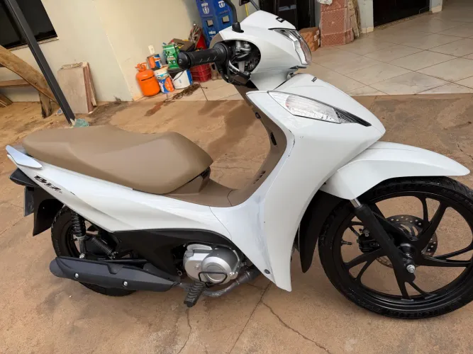 Honda Biz 125 EX flex branca