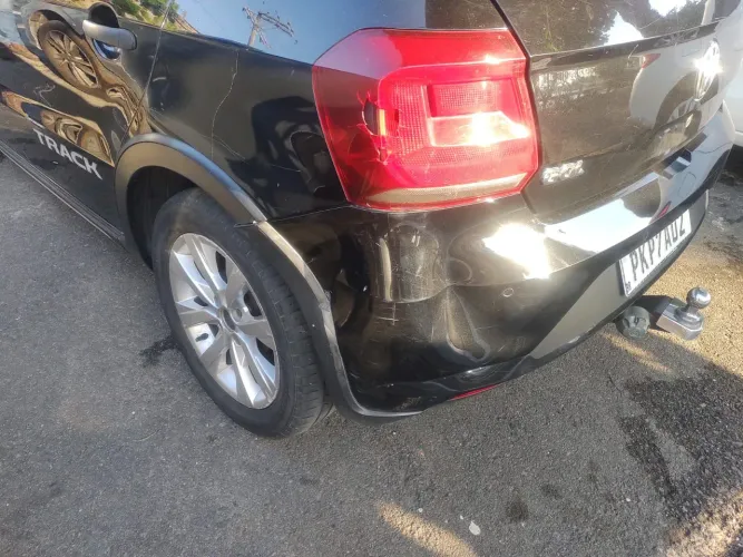 Pintor automotivo disponível, acabamento limpo e refinando