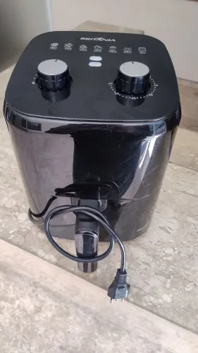 Vende-se Air fryer Britânia 3L