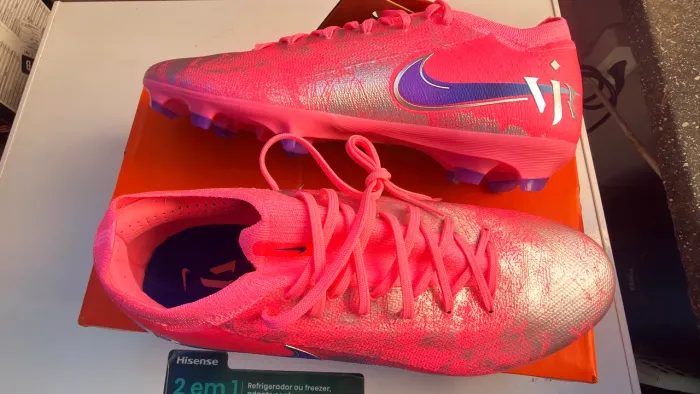Chuteira NIKE MERCURIAL ZOOM VAPOR 16 PRO EDIÇÃO ESP VINI JR