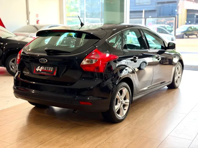 Ford Focus 1.6 S/1.6 SE Flex 16V 5P AUT 2015
