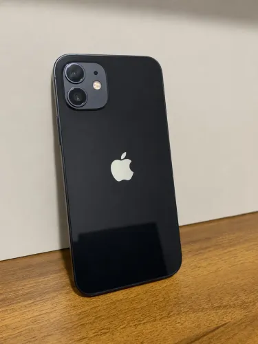 iPhone 12 em perfeito estado