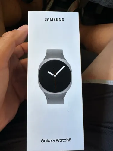Vendo relógio smarwatch  Samsung 8 ma caixa zerado nunca usado 