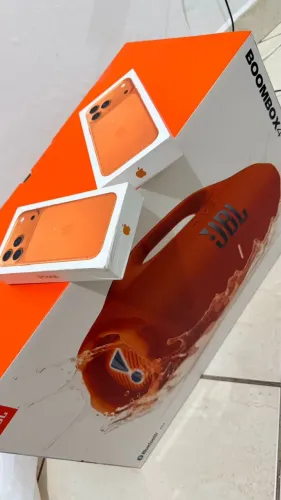 iPhone 17 Pro Max + JBL Boombox 4 
