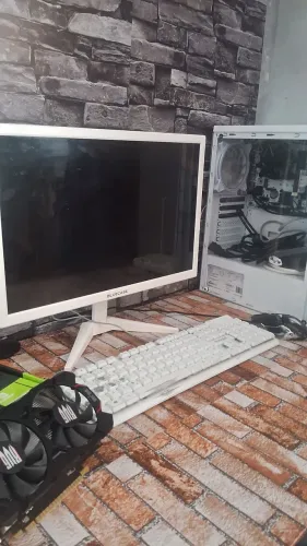 PC gamer completo Intel Core i5 com monitor e placa de vídeo Nividia GTX 750