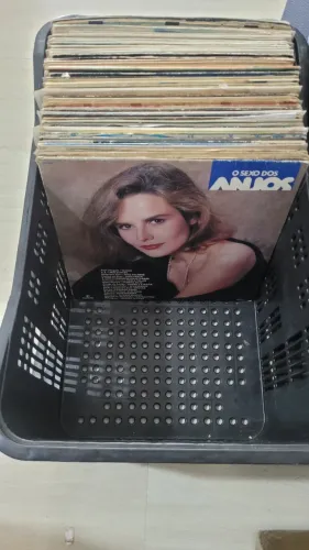 80 discos antigos variados dos anos 60,70 e 80 (não tem rock nem MPB)