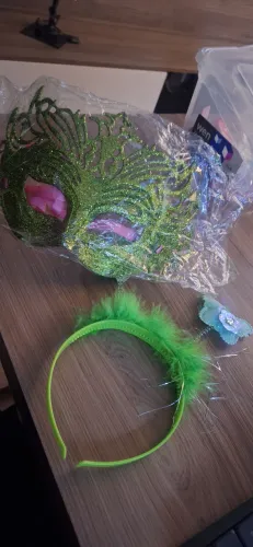 Arco verde com borboletas