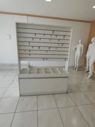 Móvel central para loja 