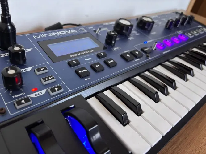Sintetizador Novation Mininova 