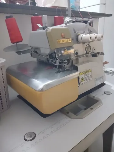 Máquina overlock industrial