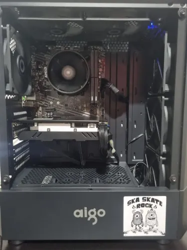 PC Gamer com monitor AOC 24pl 180hz