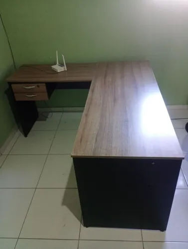 Mesa para escritório em L