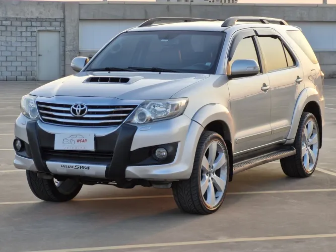 Toyota Hilux SW4 SRV D4-d 4X4 3.0 TDI Dies. AUT 2012