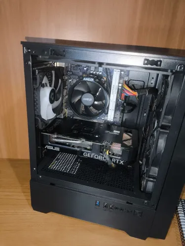 PC GAMER ( RYZEN 5 5600, RTX 4060 8GB, 32 GB RAM)