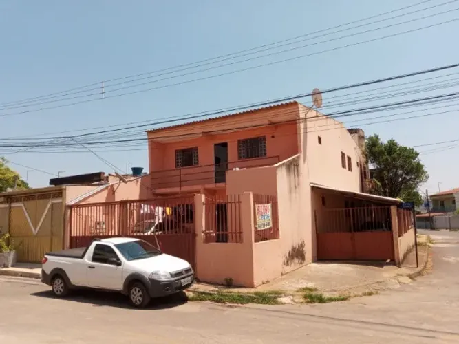 Excelente QN15 D conj 5 Lote 13 Apt 4- Térreo- Frente - Riacho Fundo II