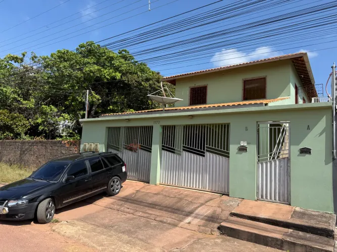 Casa com 3,quartos próximo à prefeitura.
