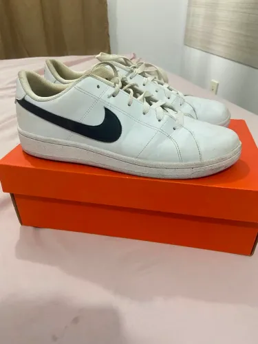 Tênis Nike Court Royale couro branco