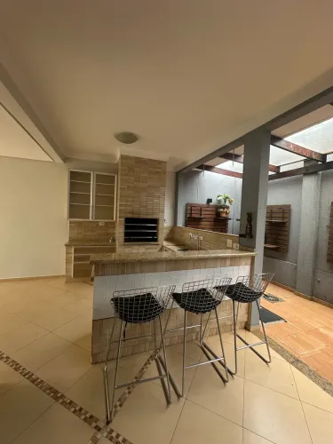 Alugo casa em Condominio