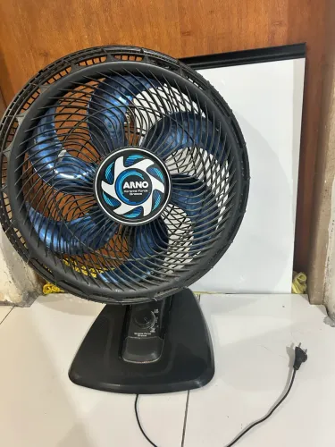 Ventilador usado poucas vezes