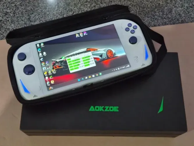 AOKZOE A1 PRO 8" - Ryzen 7 7840U / 32GB RAM 7500MHz / 1TB SSD PCIe 4.0