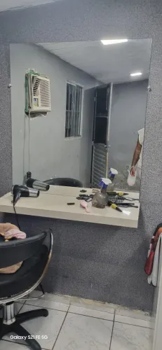 Banca mais espelho barbearia ou salao de beleza