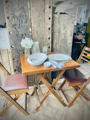 Conjunto mesa dobrável+2 cadeiras estofadas 