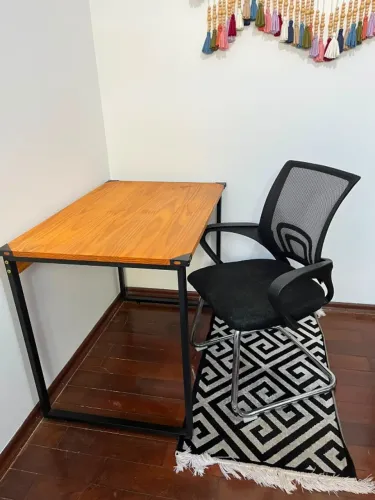 Escrivaninha + cadeira de escritório 