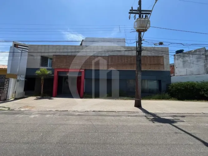 Sala Comercial para Alugar no Pavimento Superior - Localização Privilegiada