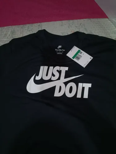 Vendo camisa da Nike original nunca usada!